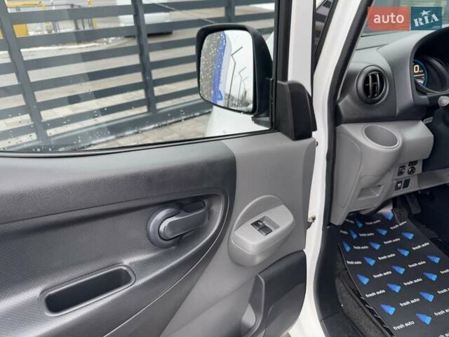 Белый Ниссан e-NV200, объемом двигателя 0 л и пробегом 31 тыс. км за 14900 $, фото 27 на Automoto.ua