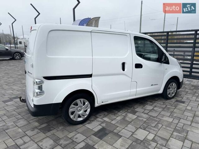 Белый Ниссан e-NV200, объемом двигателя 0 л и пробегом 31 тыс. км за 14900 $, фото 18 на Automoto.ua