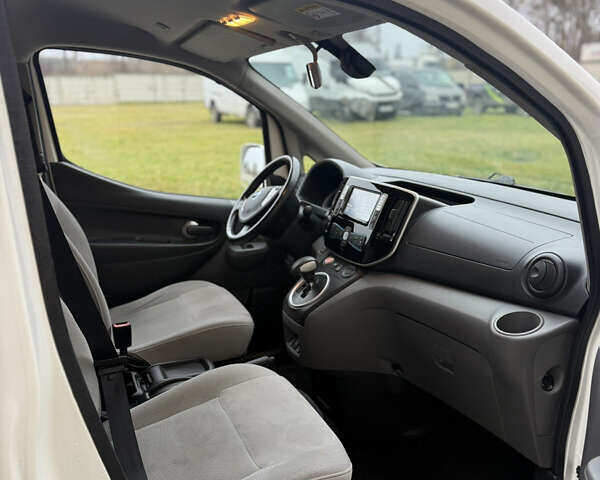 Белый Ниссан e-NV200, объемом двигателя 0 л и пробегом 82 тыс. км за 9000 $, фото 8 на Automoto.ua