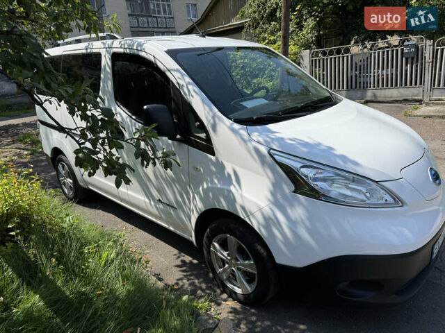 Белый Ниссан e-NV200, объемом двигателя 0 л и пробегом 88 тыс. км за 10800 $, фото 1 на Automoto.ua