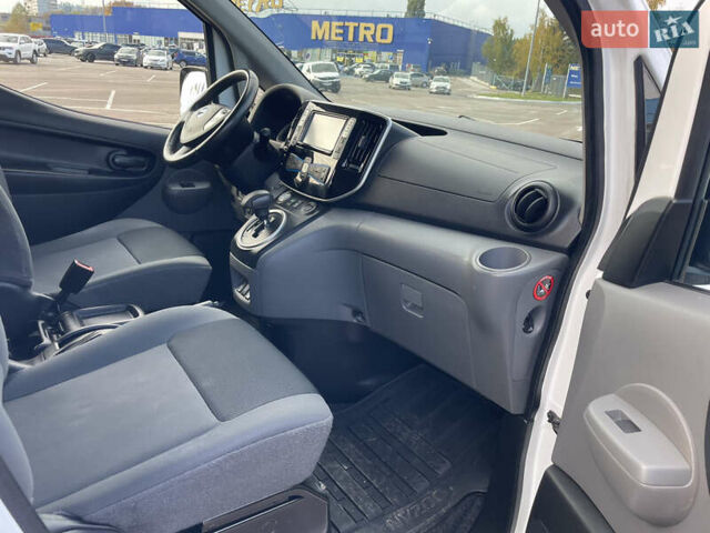 Білий Ніссан e-NV200, об'ємом двигуна 0 л та пробігом 48 тис. км за 9950 $, фото 19 на Automoto.ua