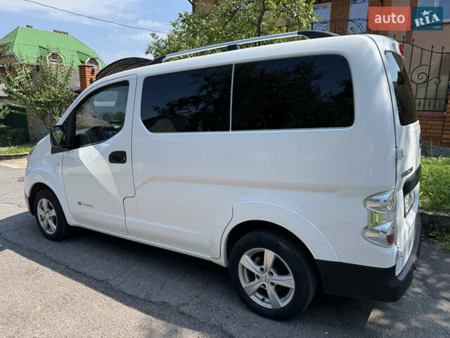 Белый Ниссан e-NV200, объемом двигателя 0 л и пробегом 88 тыс. км за 10800 $, фото 3 на Automoto.ua