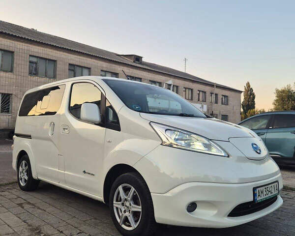 Білий Ніссан e-NV200, об'ємом двигуна 0 л та пробігом 124 тис. км за 15700 $, фото 1 на Automoto.ua