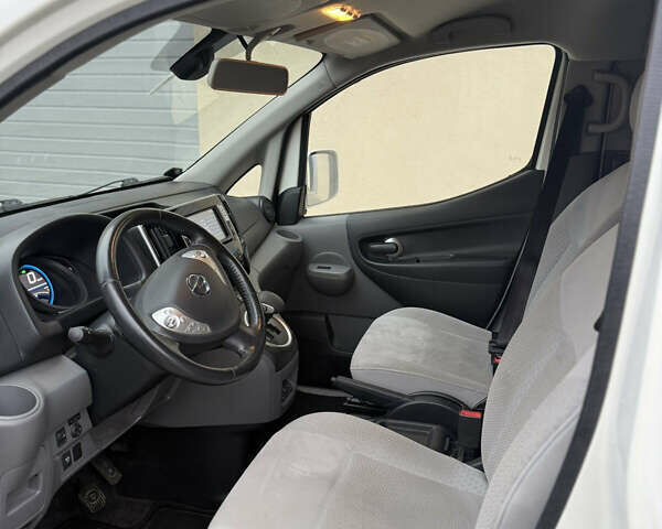 Белый Ниссан e-NV200, объемом двигателя 0 л и пробегом 82 тыс. км за 9000 $, фото 7 на Automoto.ua