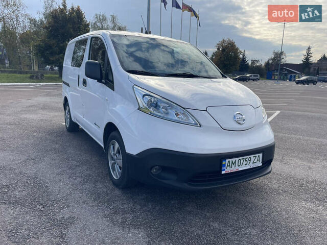 Білий Ніссан e-NV200, об'ємом двигуна 0 л та пробігом 48 тис. км за 9950 $, фото 3 на Automoto.ua