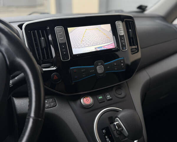 Белый Ниссан e-NV200, объемом двигателя 0 л и пробегом 82 тыс. км за 9000 $, фото 14 на Automoto.ua
