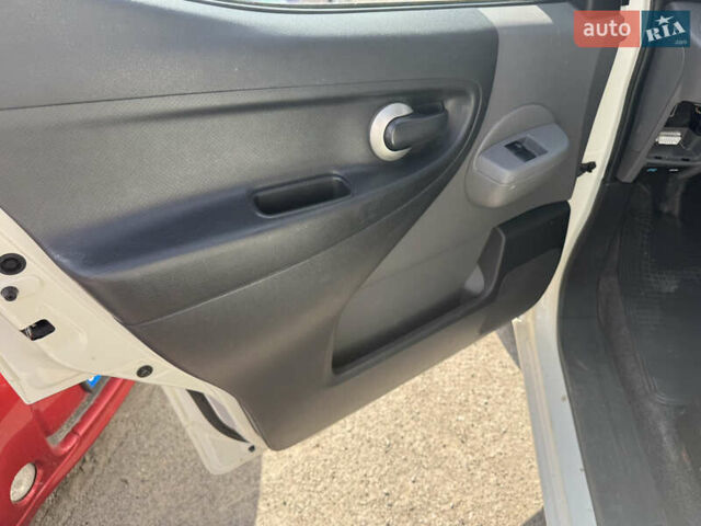 Білий Ніссан e-NV200, об'ємом двигуна 0 л та пробігом 79 тис. км за 8500 $, фото 10 на Automoto.ua