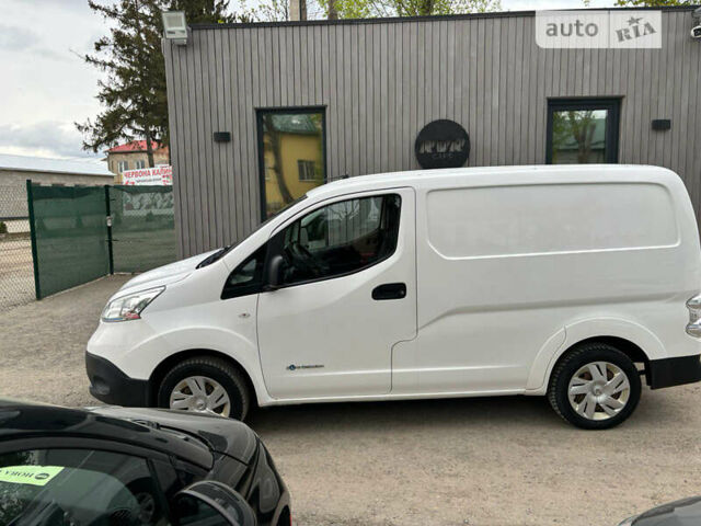 Білий Ніссан e-NV200, об'ємом двигуна 0 л та пробігом 122 тис. км за 8200 $, фото 4 на Automoto.ua