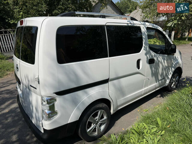 Белый Ниссан e-NV200, объемом двигателя 0 л и пробегом 88 тыс. км за 10800 $, фото 2 на Automoto.ua