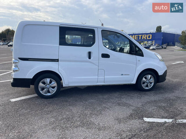 Білий Ніссан e-NV200, об'ємом двигуна 0 л та пробігом 48 тис. км за 9950 $, фото 6 на Automoto.ua