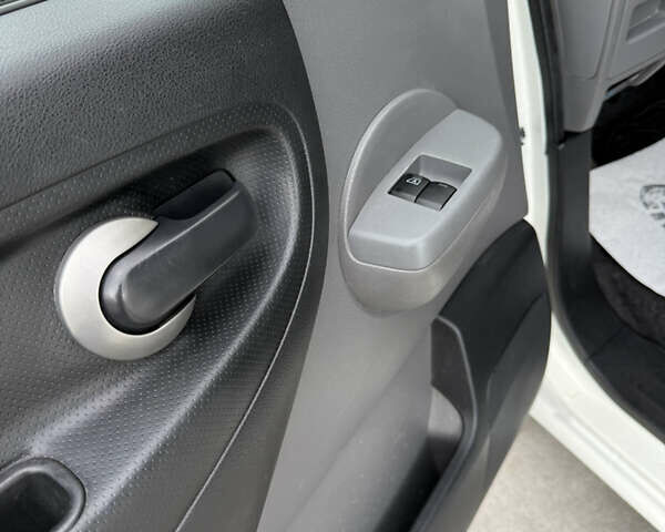 Белый Ниссан e-NV200, объемом двигателя 0 л и пробегом 124 тыс. км за 9950 $, фото 14 на Automoto.ua