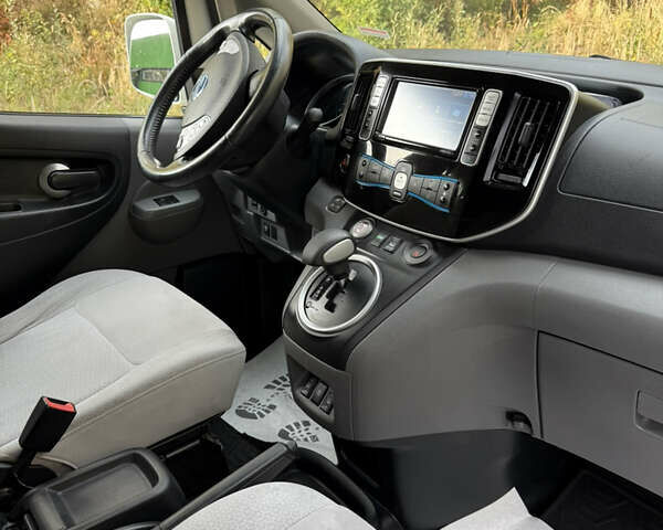 Белый Ниссан e-NV200, объемом двигателя 0 л и пробегом 124 тыс. км за 9950 $, фото 33 на Automoto.ua