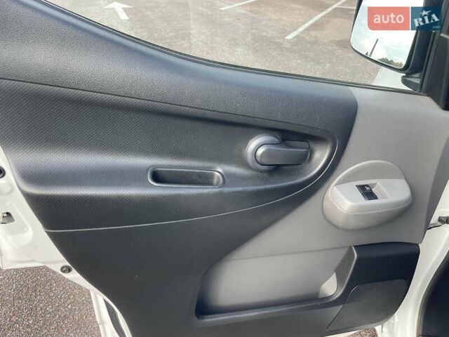 Білий Ніссан e-NV200, об'ємом двигуна 0 л та пробігом 48 тис. км за 9950 $, фото 21 на Automoto.ua