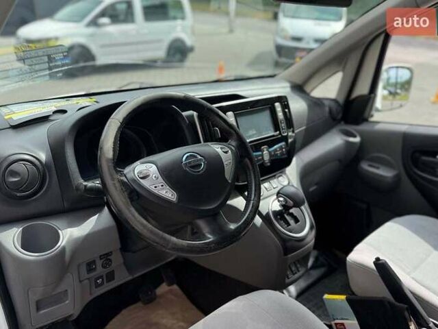 Белый Ниссан e-NV200, объемом двигателя 0 л и пробегом 161 тыс. км за 11600 $, фото 7 на Automoto.ua