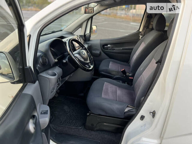 Білий Ніссан e-NV200, об'ємом двигуна 0 л та пробігом 82 тис. км за 16900 $, фото 14 на Automoto.ua