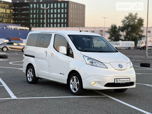 Білий Ніссан e-NV200, об'ємом двигуна 0 л та пробігом 82 тис. км за 16900 $, фото 4 на Automoto.ua