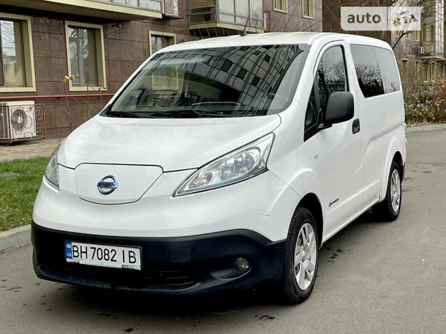 Белый Ниссан e-NV200, объемом двигателя 0 л и пробегом 85 тыс. км за 15600 $, фото 2 на Automoto.ua