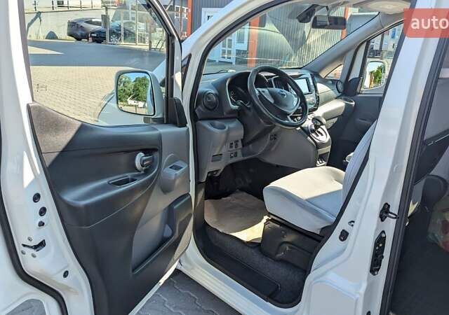 Белый Ниссан e-NV200, объемом двигателя 0 л и пробегом 169 тыс. км за 11000 $, фото 9 на Automoto.ua