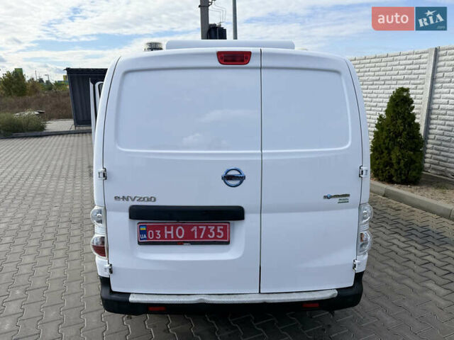 Белый Ниссан e-NV200, объемом двигателя 0 л и пробегом 27 тыс. км за 9800 $, фото 13 на Automoto.ua