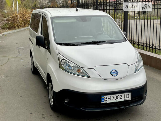 Белый Ниссан e-NV200, объемом двигателя 0 л и пробегом 85 тыс. км за 15600 $, фото 3 на Automoto.ua