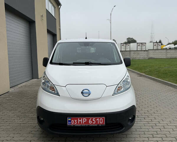 Белый Ниссан e-NV200, объемом двигателя 0 л и пробегом 140 тыс. км за 7400 $, фото 1 на Automoto.ua
