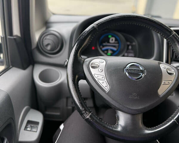 Белый Ниссан e-NV200, объемом двигателя 0 л и пробегом 140 тыс. км за 7400 $, фото 10 на Automoto.ua