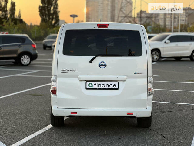 Білий Ніссан e-NV200, об'ємом двигуна 0 л та пробігом 82 тис. км за 16900 $, фото 11 на Automoto.ua