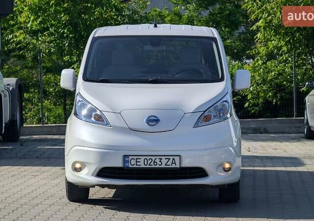 Белый Ниссан e-NV200, объемом двигателя 0 л и пробегом 169 тыс. км за 11000 $, фото 2 на Automoto.ua