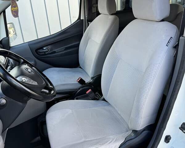 Білий Ніссан e-NV200, об'ємом двигуна 0 л та пробігом 161 тис. км за 9000 $, фото 21 на Automoto.ua