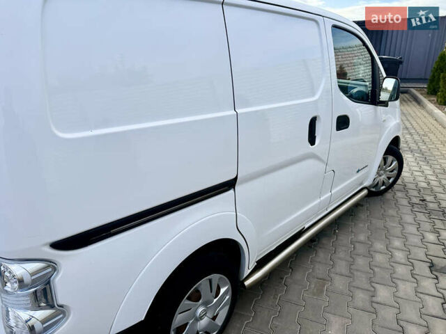 Белый Ниссан e-NV200, объемом двигателя 0 л и пробегом 27 тыс. км за 9800 $, фото 17 на Automoto.ua
