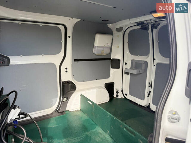 Белый Ниссан e-NV200, объемом двигателя 0 л и пробегом 27 тыс. км за 9800 $, фото 9 на Automoto.ua