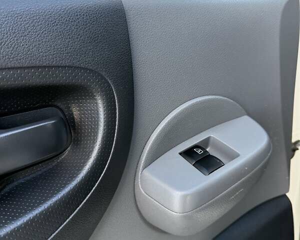 Білий Ніссан e-NV200, об'ємом двигуна 0 л та пробігом 161 тис. км за 9000 $, фото 19 на Automoto.ua