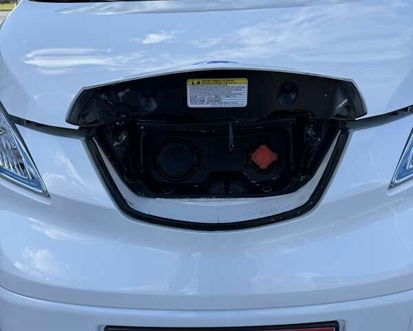 Білий Ніссан e-NV200, об'ємом двигуна 0 л та пробігом 161 тис. км за 9000 $, фото 17 на Automoto.ua