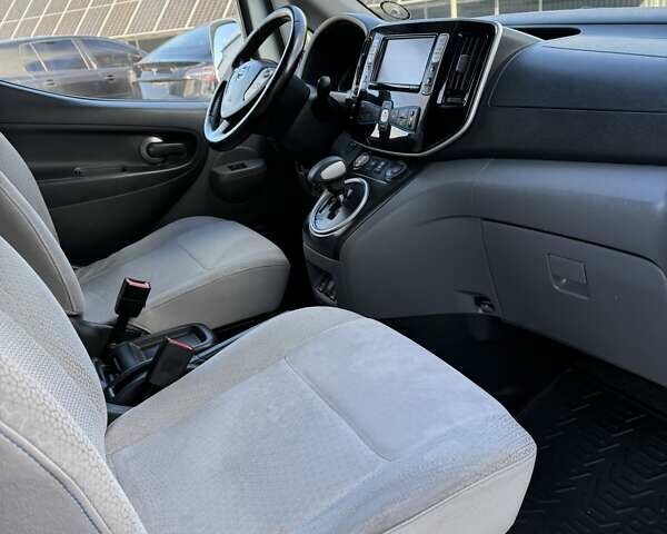 Білий Ніссан e-NV200, об'ємом двигуна 0 л та пробігом 161 тис. км за 9000 $, фото 32 на Automoto.ua