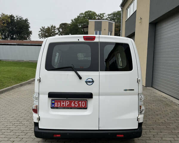 Белый Ниссан e-NV200, объемом двигателя 0 л и пробегом 140 тыс. км за 7400 $, фото 5 на Automoto.ua