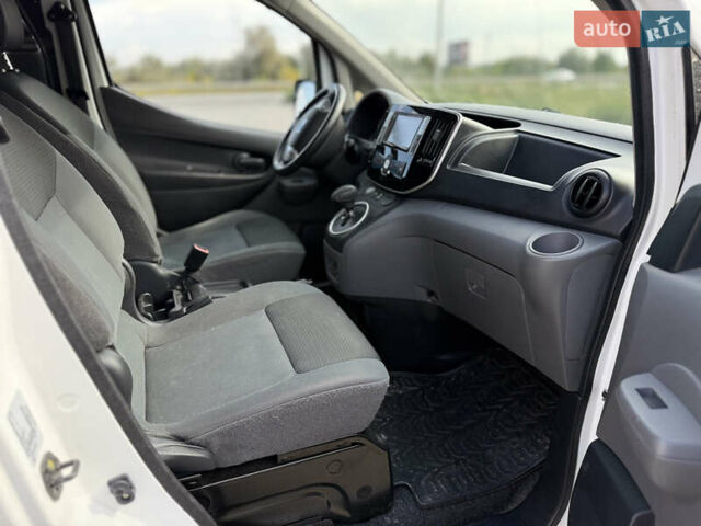 Білий Ніссан e-NV200, об'ємом двигуна 0 л та пробігом 40 тис. км за 10900 $, фото 12 на Automoto.ua