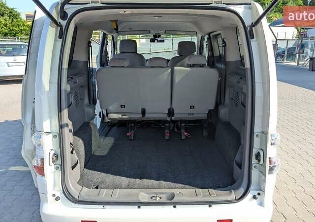 Белый Ниссан e-NV200, объемом двигателя 0 л и пробегом 169 тыс. км за 11000 $, фото 5 на Automoto.ua