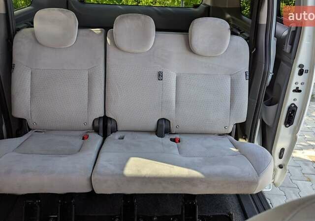 Белый Ниссан e-NV200, объемом двигателя 0 л и пробегом 169 тыс. км за 11000 $, фото 13 на Automoto.ua