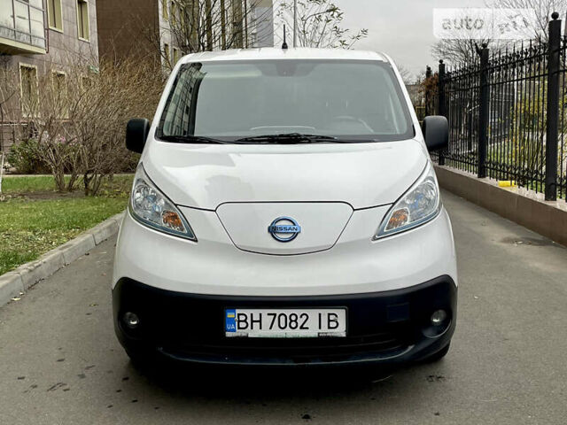 Белый Ниссан e-NV200, объемом двигателя 0 л и пробегом 85 тыс. км за 15600 $, фото 4 на Automoto.ua