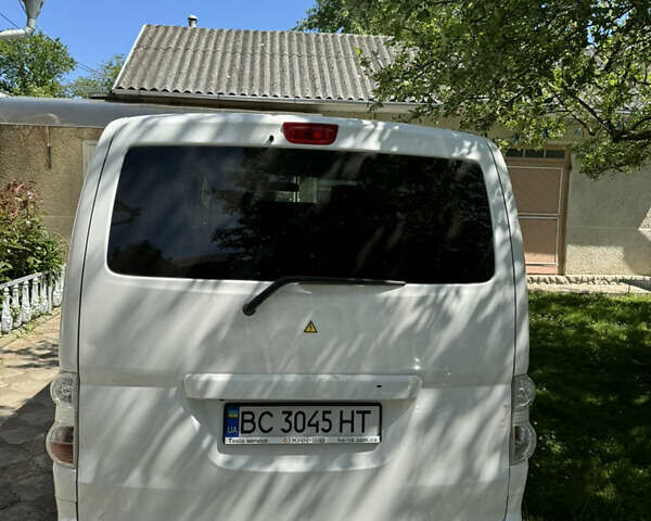 Білий Ніссан e-NV200, об'ємом двигуна 0 л та пробігом 138 тис. км за 12400 $, фото 4 на Automoto.ua