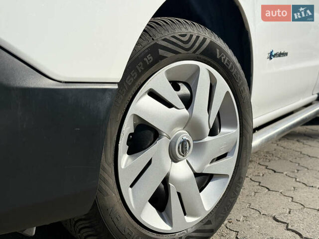 Белый Ниссан e-NV200, объемом двигателя 0 л и пробегом 27 тыс. км за 9800 $, фото 32 на Automoto.ua