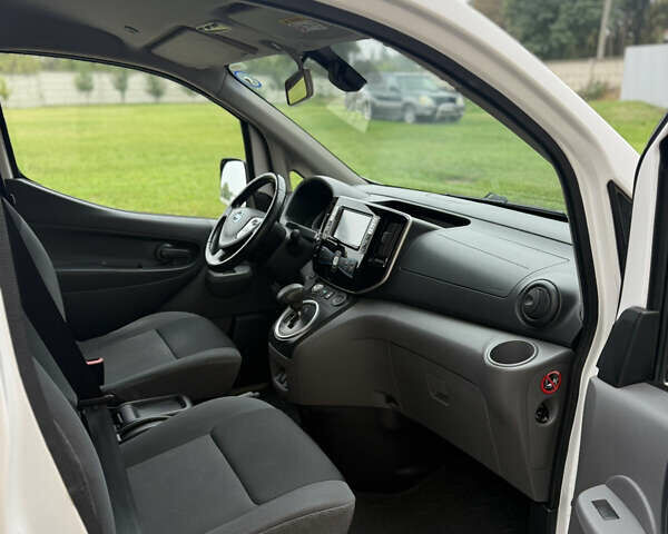 Белый Ниссан e-NV200, объемом двигателя 0 л и пробегом 140 тыс. км за 7400 $, фото 9 на Automoto.ua