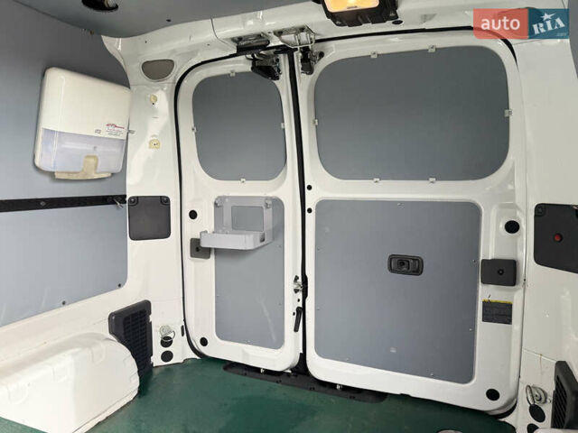 Белый Ниссан e-NV200, объемом двигателя 0 л и пробегом 27 тыс. км за 9800 $, фото 12 на Automoto.ua