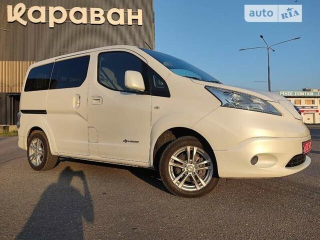 Белый Ниссан e-NV200, объемом двигателя 0 л и пробегом 75 тыс. км за 13600 $, фото 3 на Automoto.ua