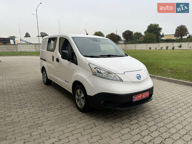 Белый Ниссан e-NV200, объемом двигателя 0 л и пробегом 140 тыс. км за 7400 $, фото 2 на Automoto.ua