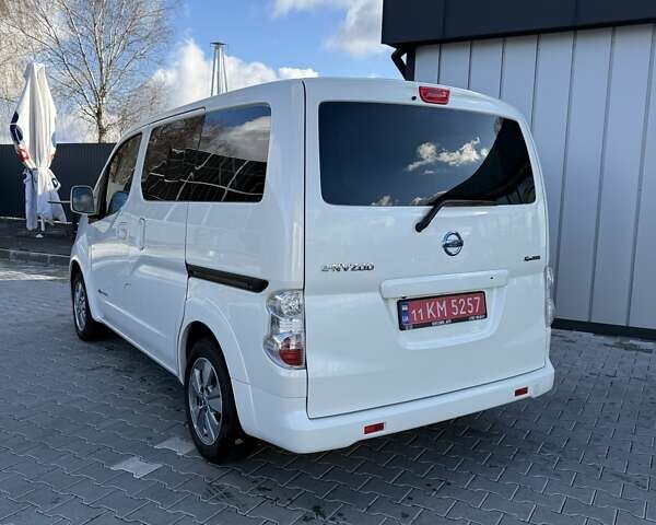 Білий Ніссан e-NV200, об'ємом двигуна 0 л та пробігом 161 тис. км за 9000 $, фото 8 на Automoto.ua