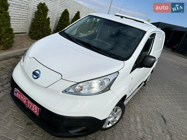 Белый Ниссан e-NV200, объемом двигателя 0 л и пробегом 27 тыс. км за 9800 $, фото 3 на Automoto.ua