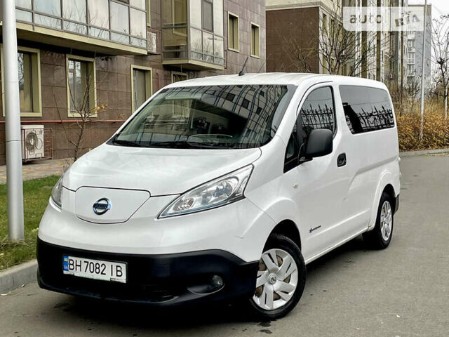 Білий Ніссан e-NV200, об'ємом двигуна 0 л та пробігом 85 тис. км за 15600 $, фото 5 на Automoto.ua