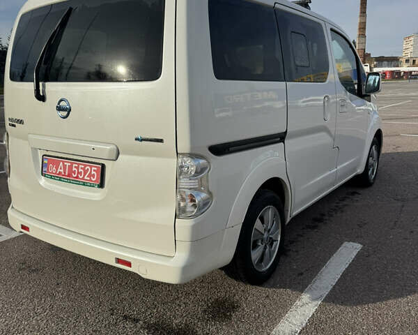Белый Ниссан e-NV200, объемом двигателя 0 л и пробегом 117 тыс. км за 10750 $, фото 4 на Automoto.ua