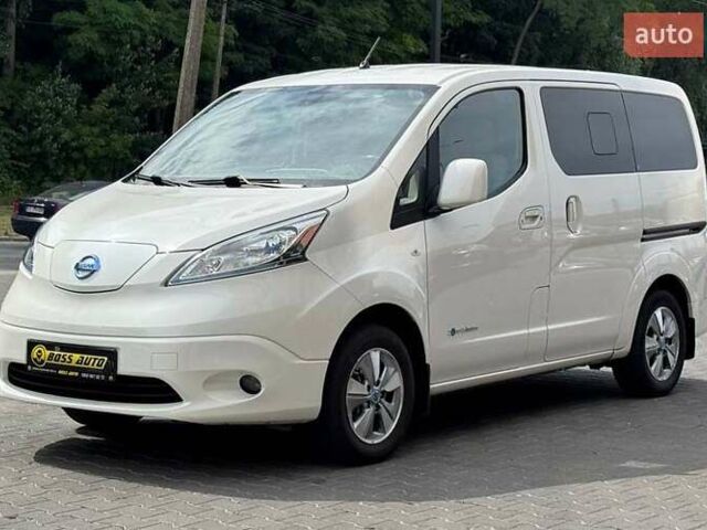 Белый Ниссан e-NV200, объемом двигателя 0 л и пробегом 161 тыс. км за 11600 $, фото 2 на Automoto.ua